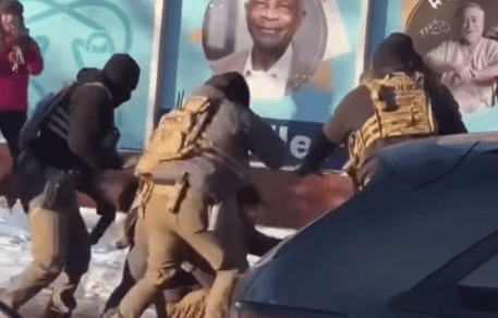 Federal agents shoot a man to death in&nbsp;Minneapolis