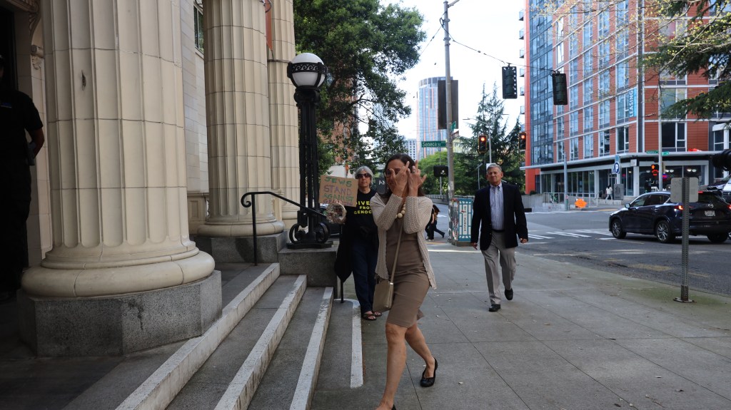 Red Carpet treatment: Zionists enter Seattle Town Hall for IOF speaking&nbsp;event