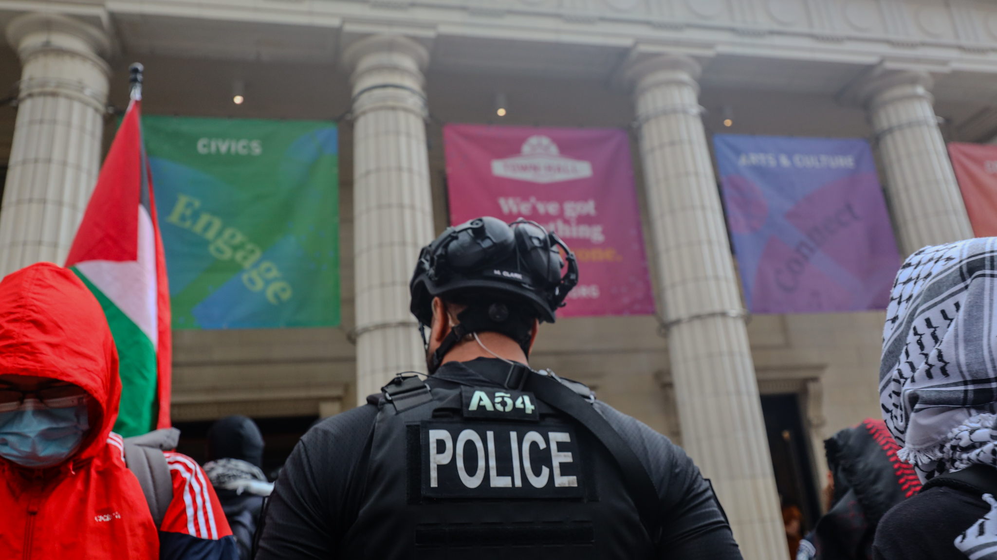 SPD makes three violent arrests for protesting against IOF war criminal at Seattle Town&nbsp;Hall