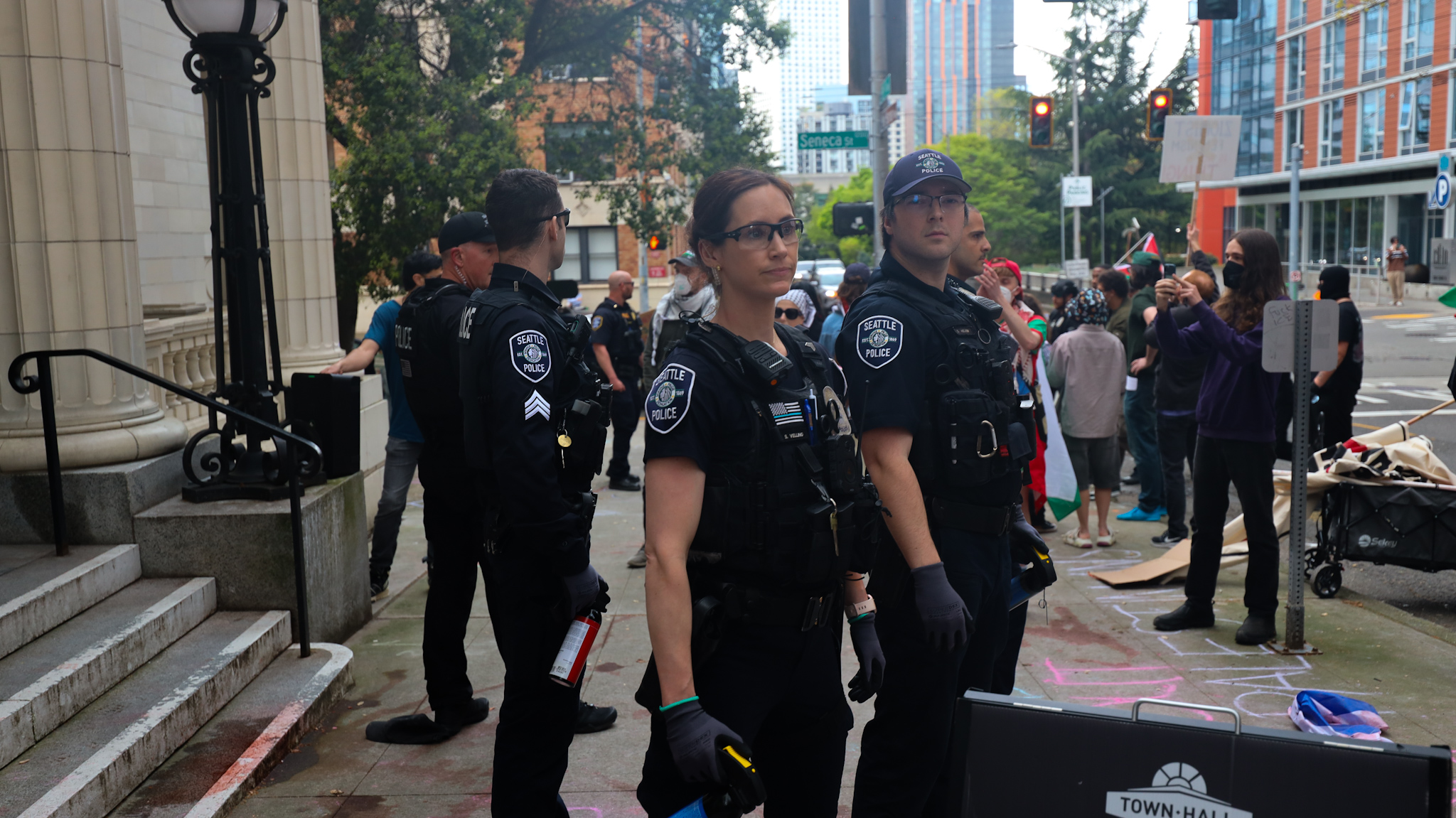 Who were the SPD officers protecting Zionists at Seattle Town&nbsp;Hall?